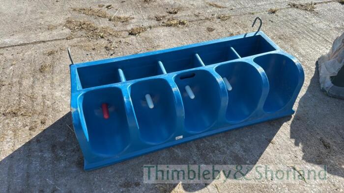 Calf feeder