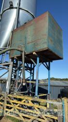 Molasses tank and stand