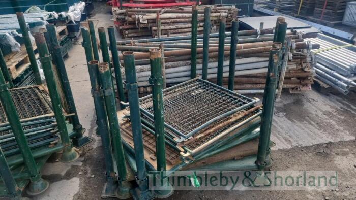 4 stillages