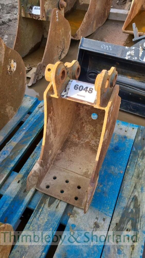 200mm 30mm pins bucket