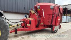 HiSpec V12 vertical feed mixer trailer (2011)