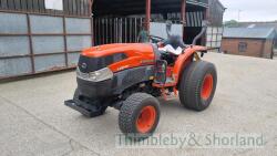Kubota L5240 Compact Tractor (2017) 4742 ours - A frame not included