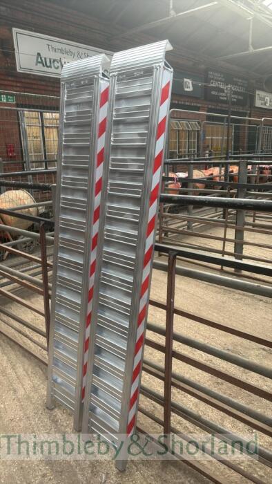 Pair of Aluminum Load Ramps, 2m Long